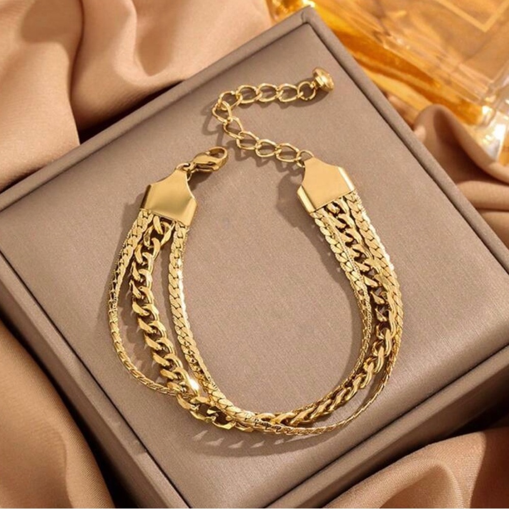 Elegant Gold Multi-Chain Bracelet